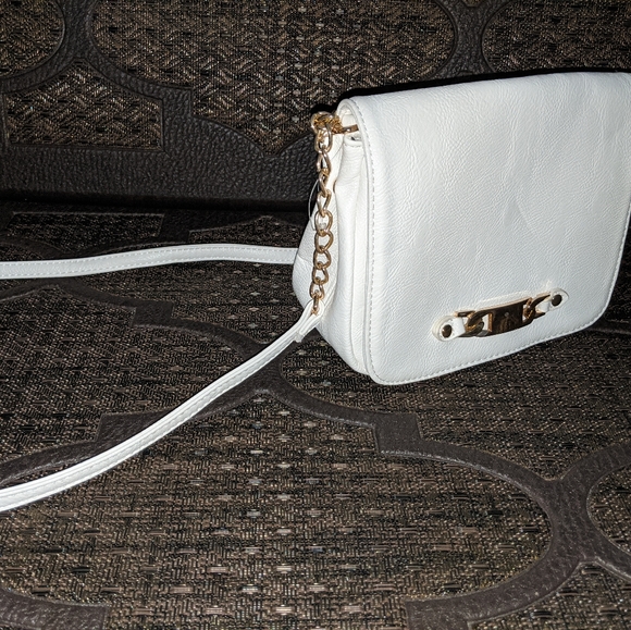 Small white purse with gold embellishment - Picture 2 of 2